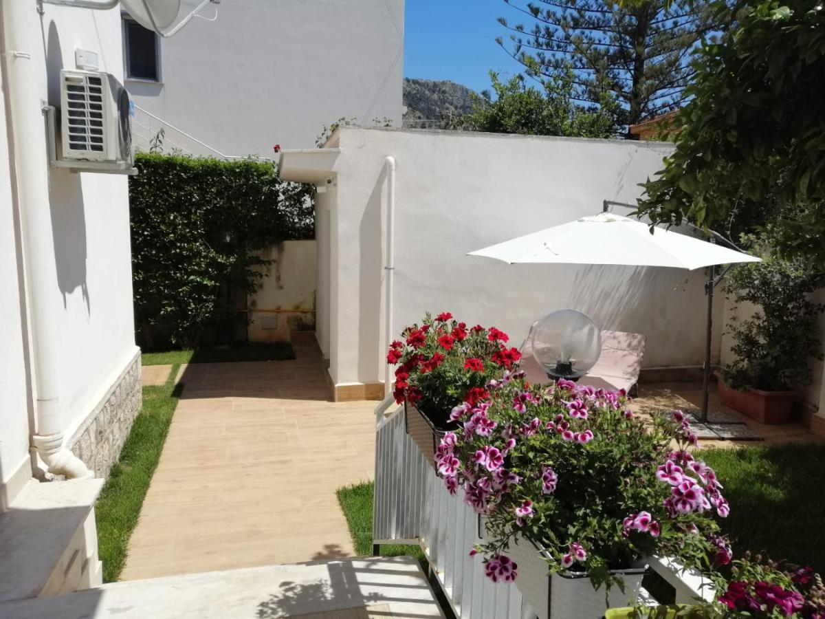 Вілла Mondello Beach The House With Green Lawns Екстер'єр фото